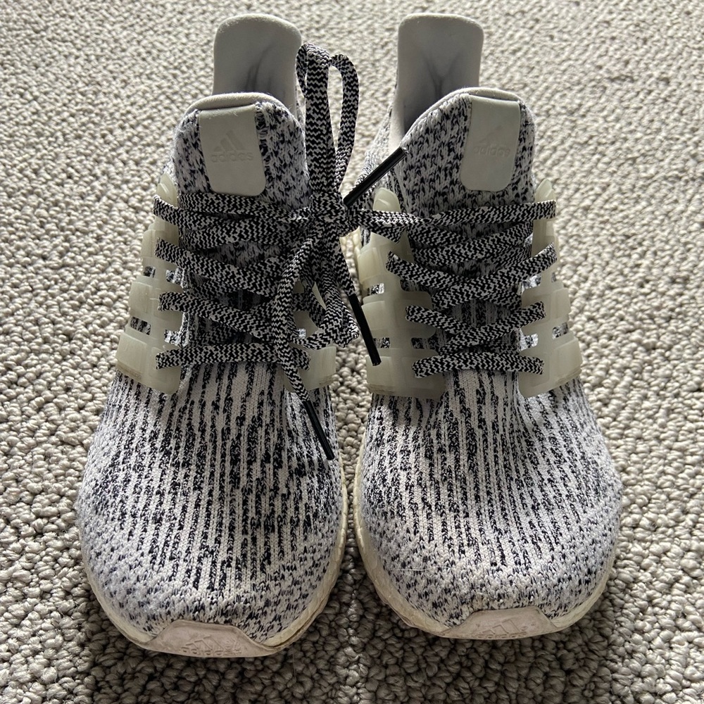 Adidas Ultra Boost Sneakers authentic Size 6.5 Mens / 8.5 Womens